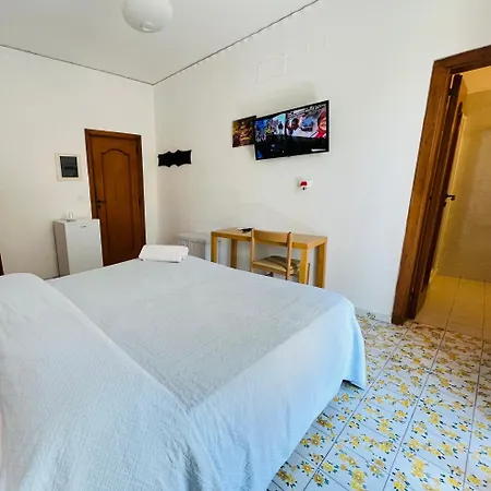 فندق مبيت وإفطار Thomas Bb Conduzione Familiare 2*