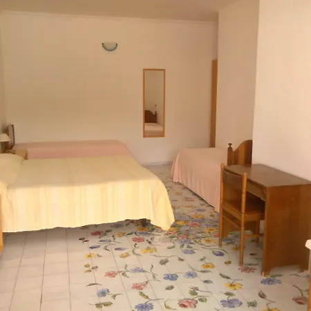 Bed & Breakfast Thomas Bb Conduzione Familiare Forio (Isola d'Ischia)