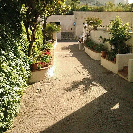 Thomas Bb Conduzione Familiare Bed & Breakfast